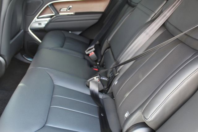 Used 2025 Land Rover Range Rover SE image 4