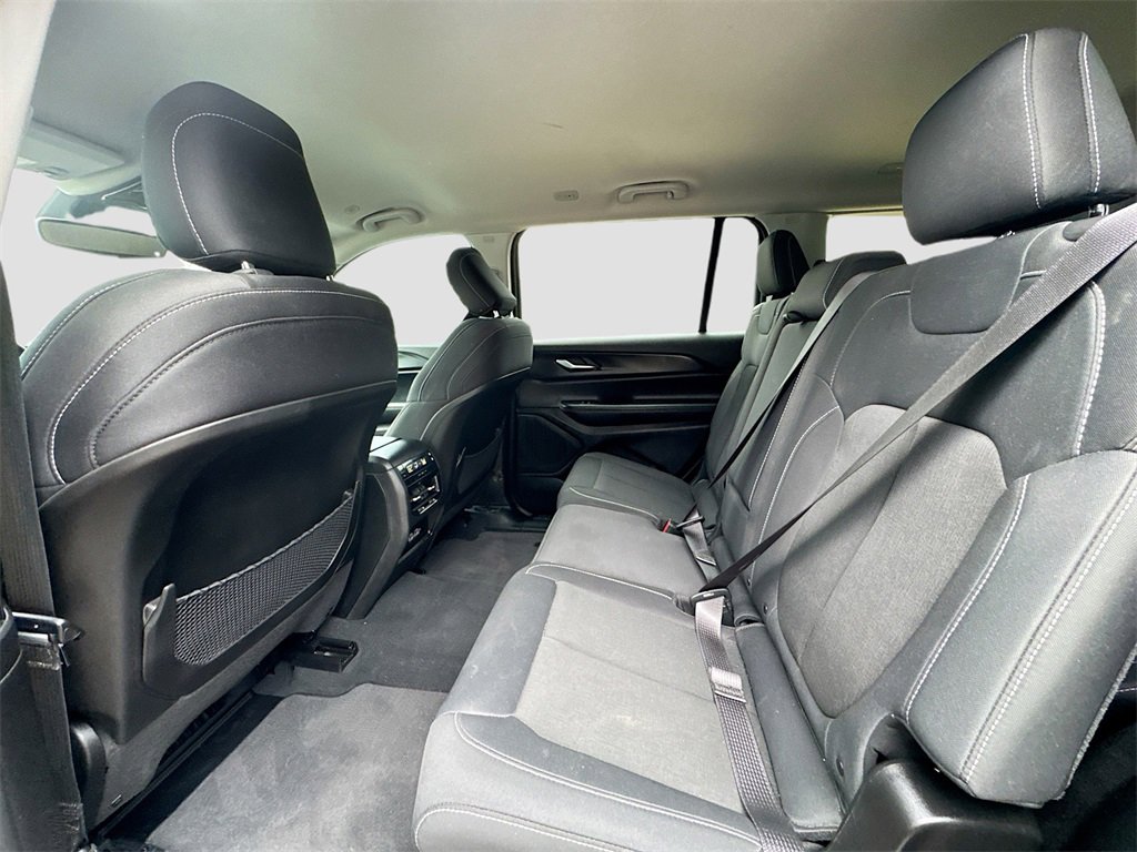 Used 2024 Jeep Grand Cherokee L Laredo image 22