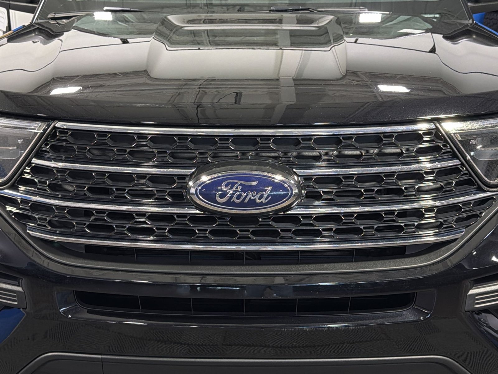 Used 2024 Ford Explorer XLT AWD/4WD image 12
