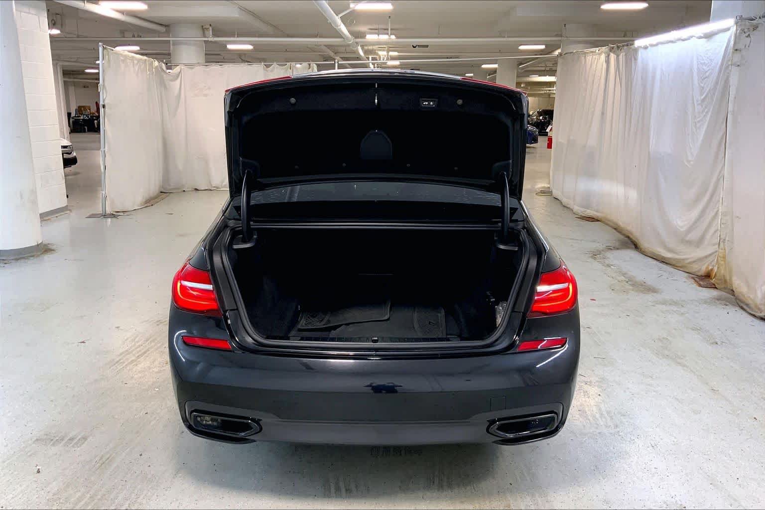 Used 2019 BMW 740i xDrive w/ M Sport Package AWD/4WD image 33