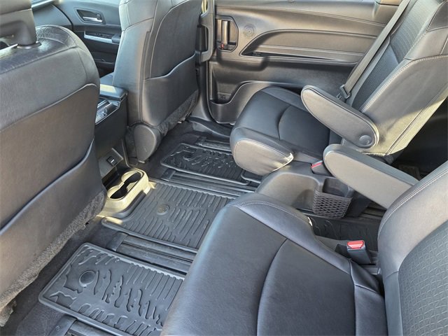 Used 2025 Toyota Sienna XLE Woodland Edition image 22