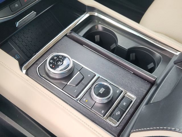Used 2024 Ford Expedition Platinum image 17