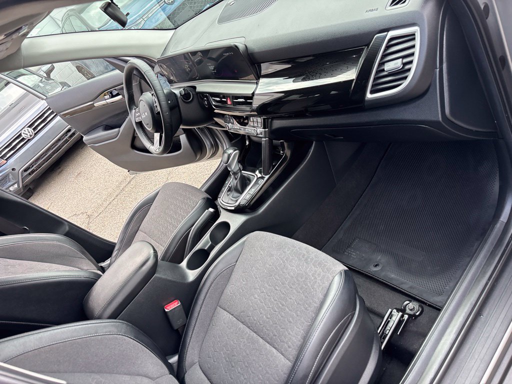 Used 2025 Kia Seltos S AWD/4WD image 28