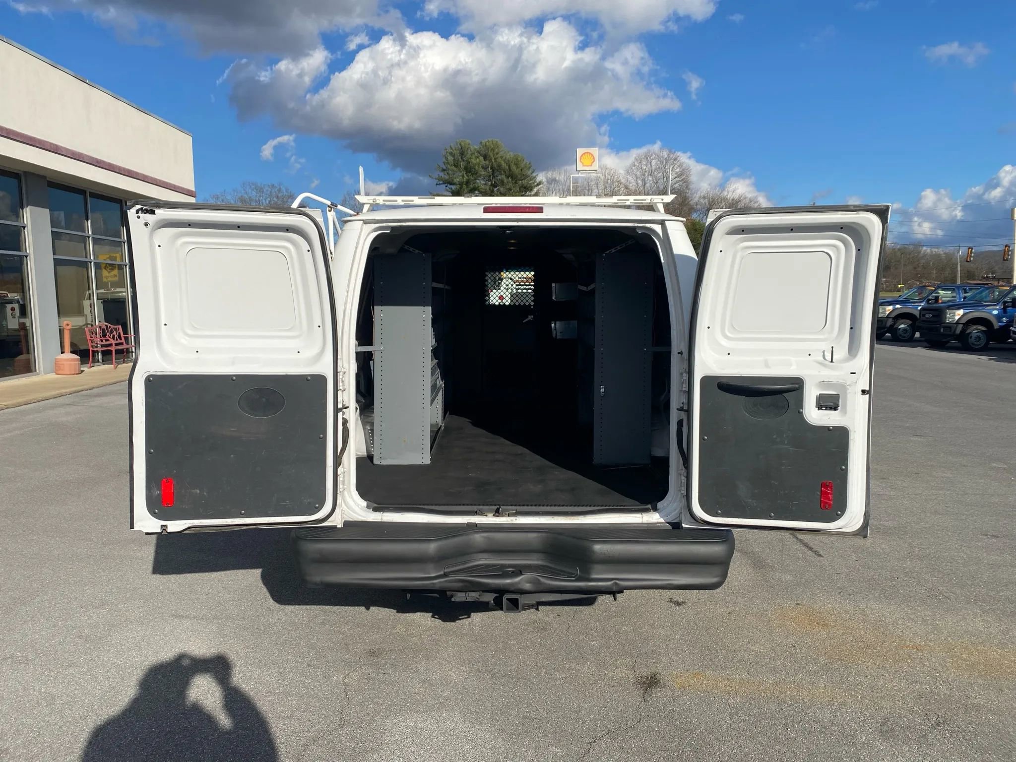 Used 2014 Ford E-350 and Econoline 350 Extended Super Duty w/ Insulation Package RWD image 21