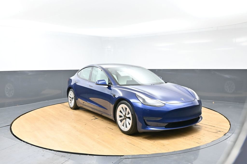 Used 2021 Tesla Model 3 Standard Range Plus image 3