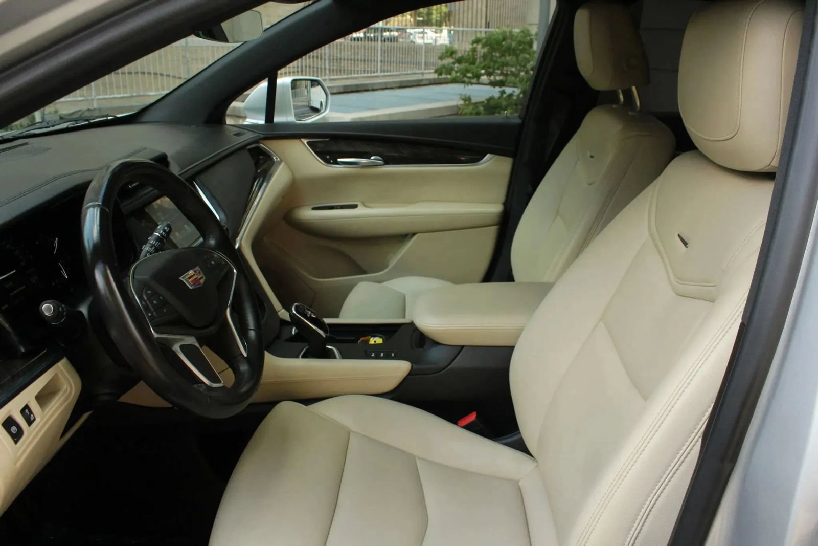 Used 2018 Cadillac XT5 AWD image 16