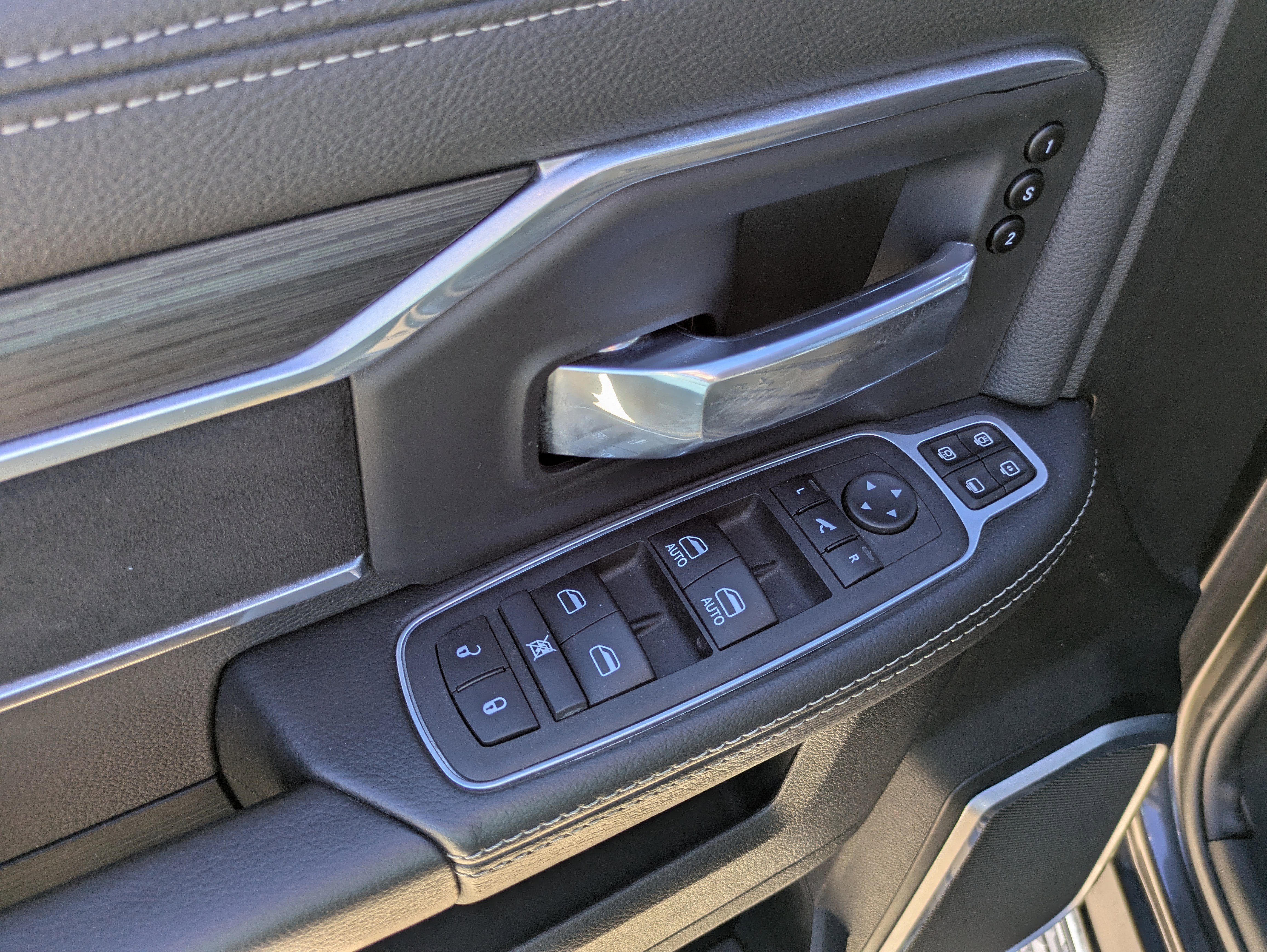 Used 2024 RAM 2500 Laramie w/ Sport Appearance Package image 11