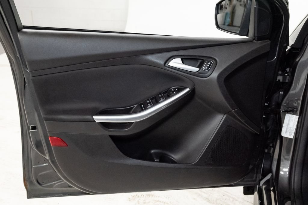 Used 2015 Ford Focus ST w/ Equipment Group 401A FWD image 9