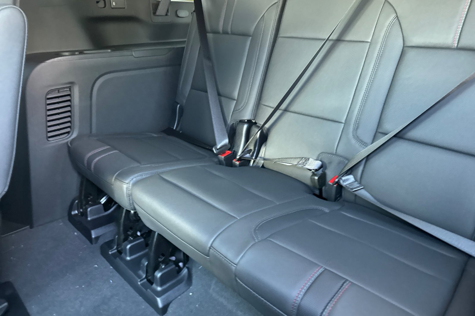 New 2027 Chevrolet Suburban RST w/ Comfort Package AWD/4WD image 14