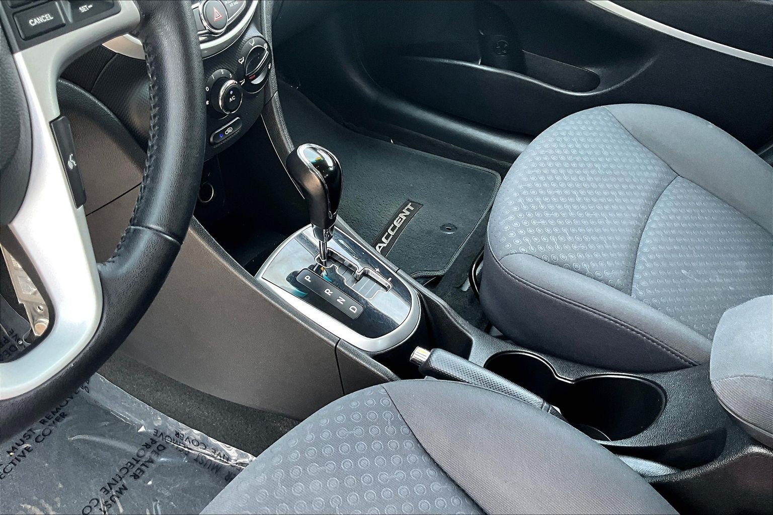 Used 2013 Hyundai Accent SE FWD image 14