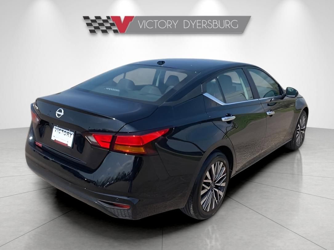 Used 2025 Nissan Altima 2.5 SV image 8
