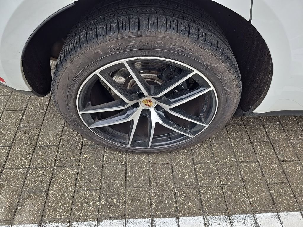 Used 2024 Porsche Macan Base image 12