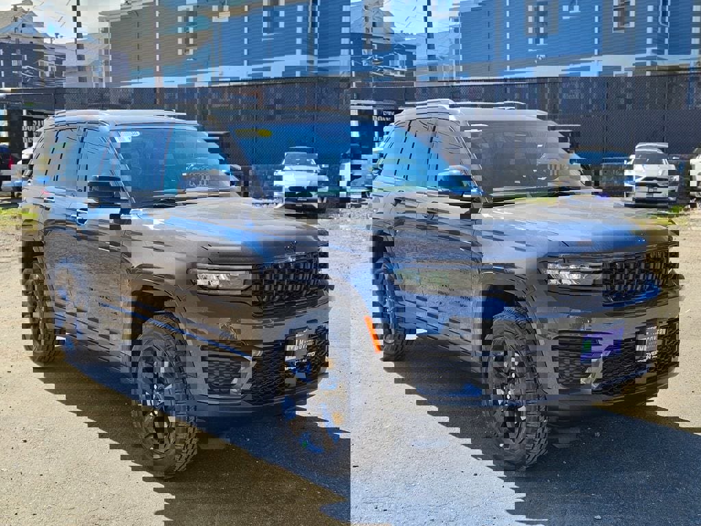 New 2025 Jeep Grand Cherokee Altitude image 7