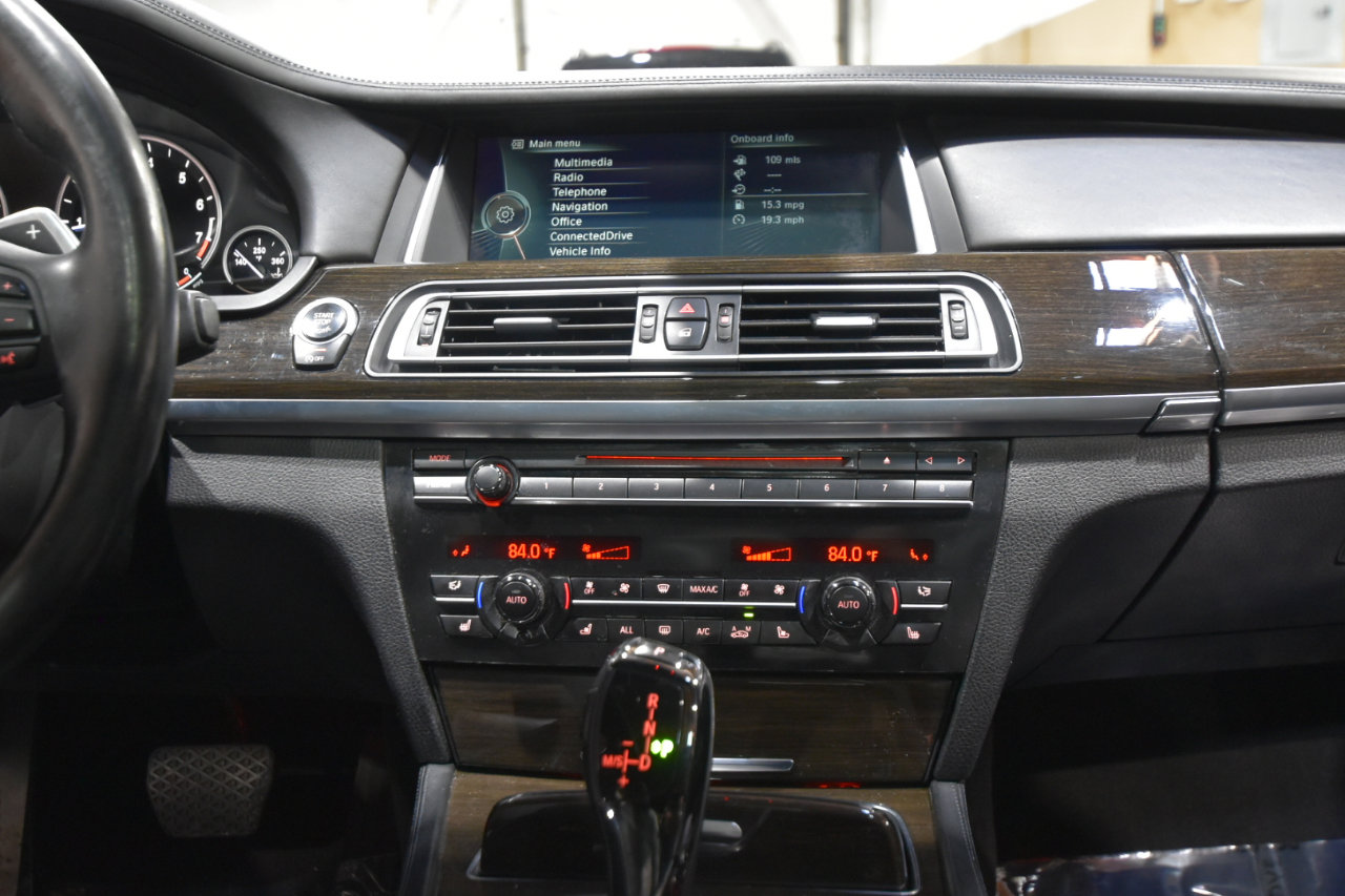 Used 2013 BMW 750i xDrive image 24