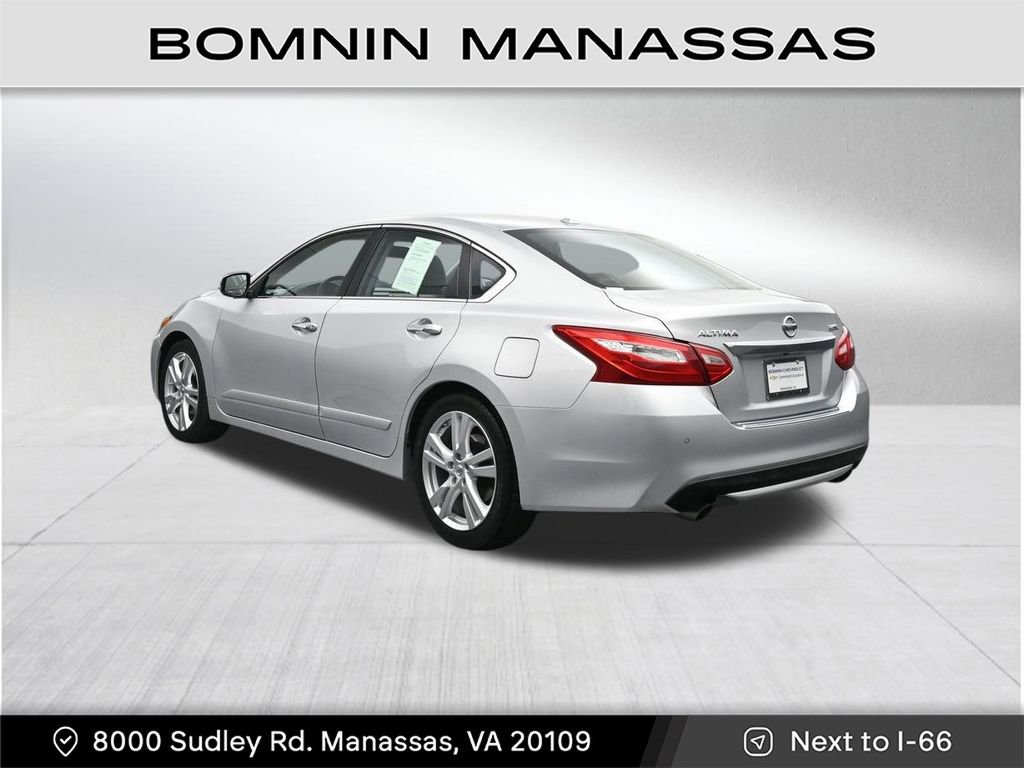 Used 2017 Nissan Altima 3.5 SL image 3
