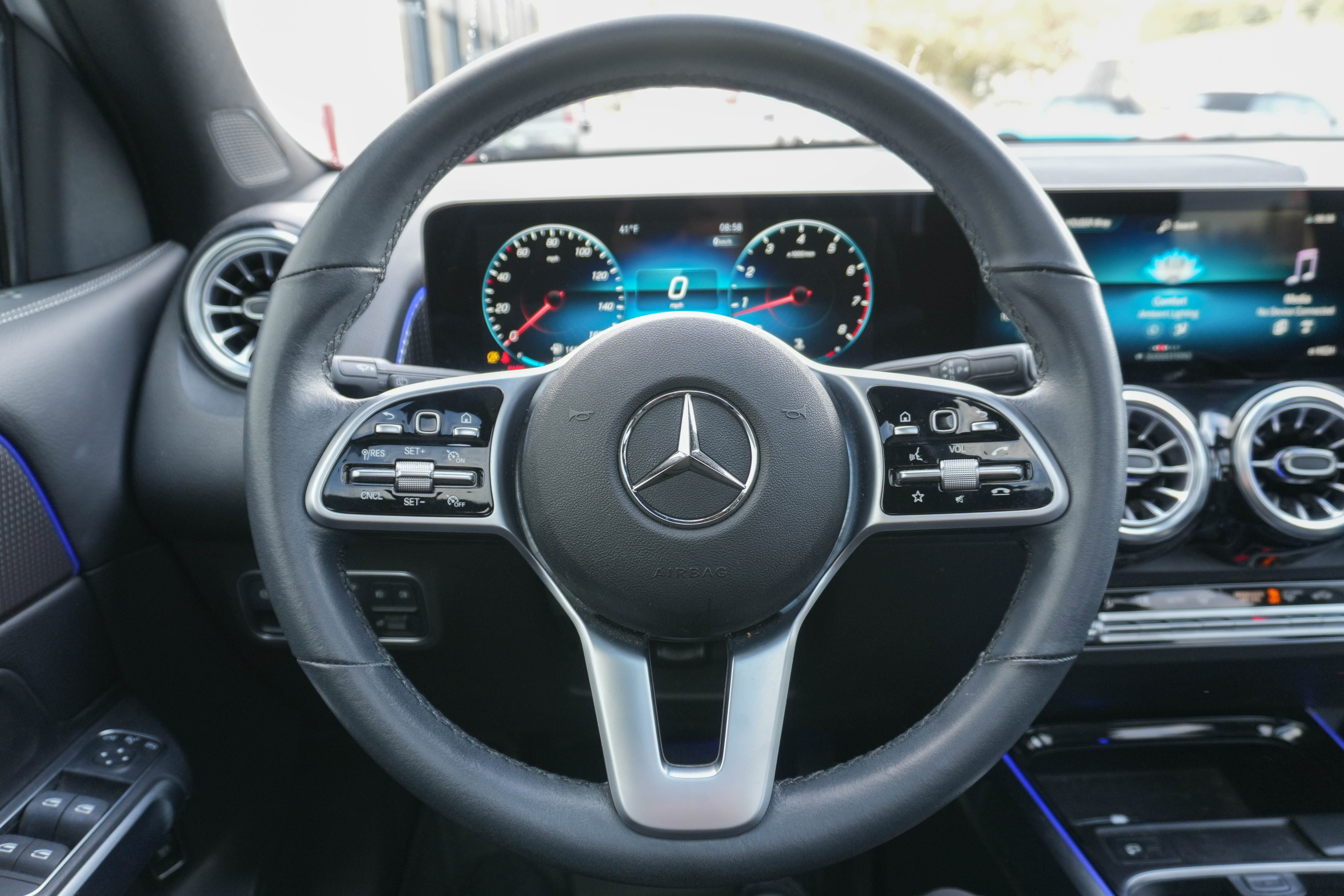 Used 2022 Mercedes-Benz GLB 250 4MATIC image 18