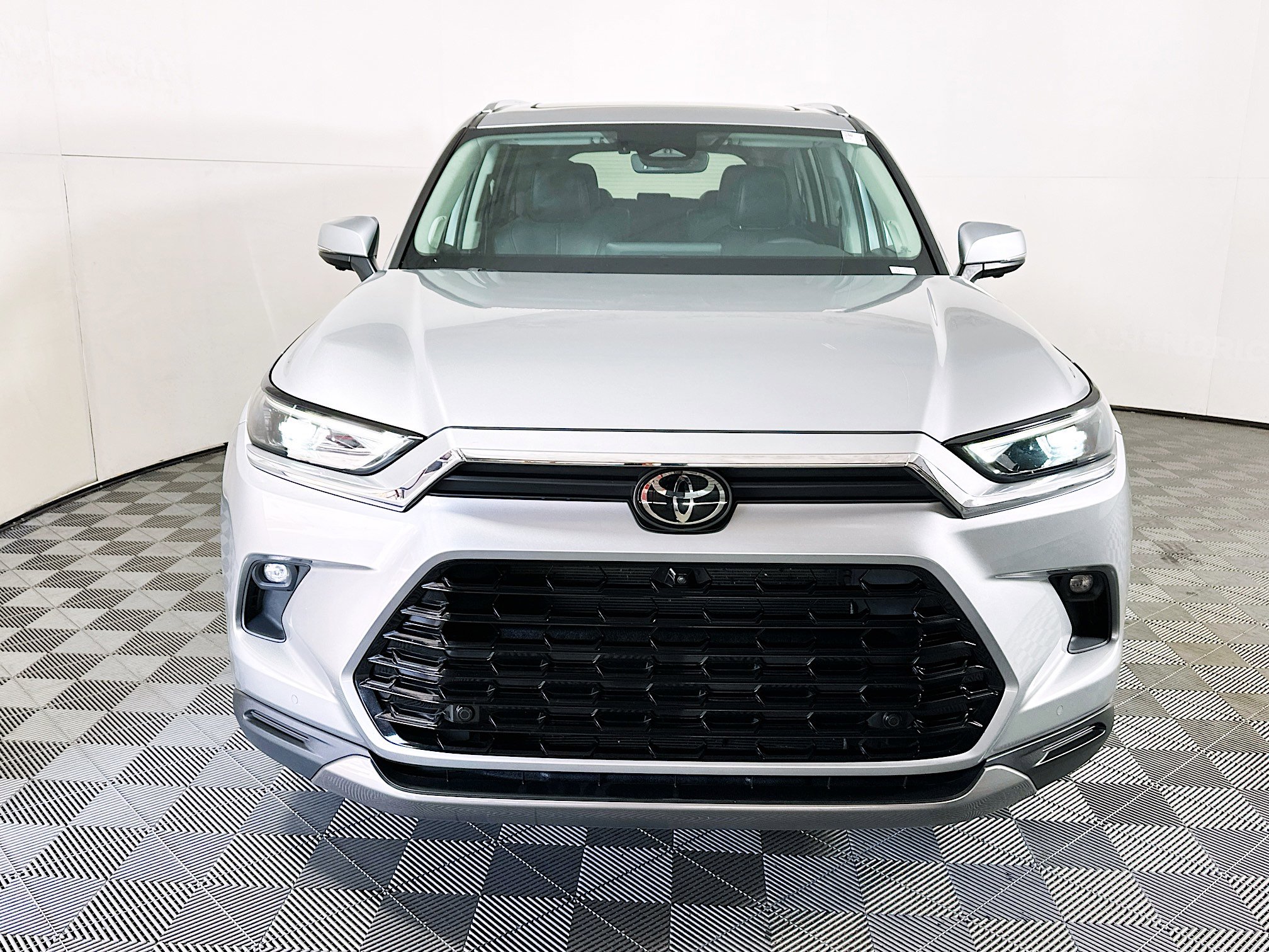 Used 2024 Toyota Grand Highlander Limited image 8