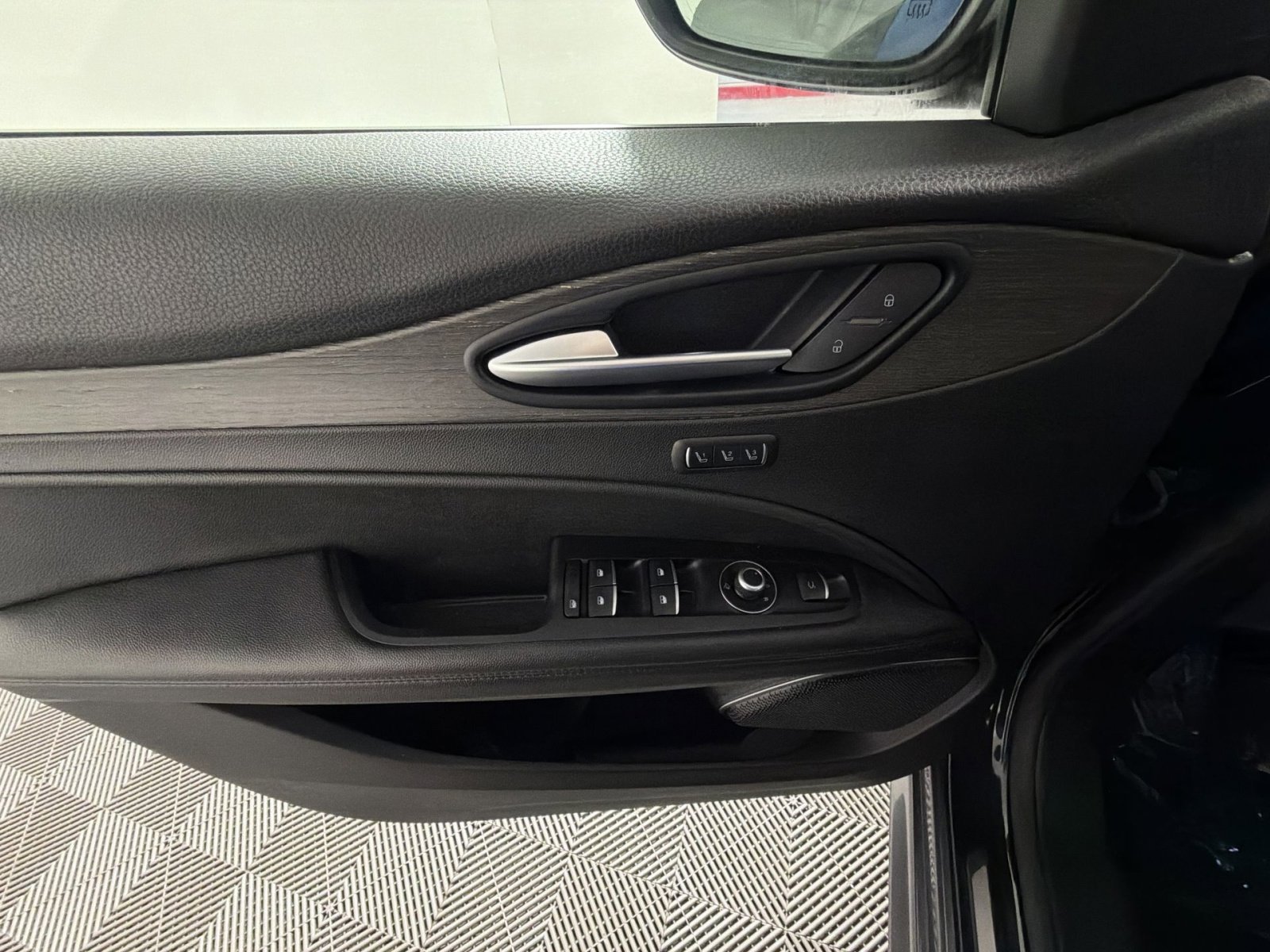 Used 2023 Alfa Romeo Stelvio Ti image 15