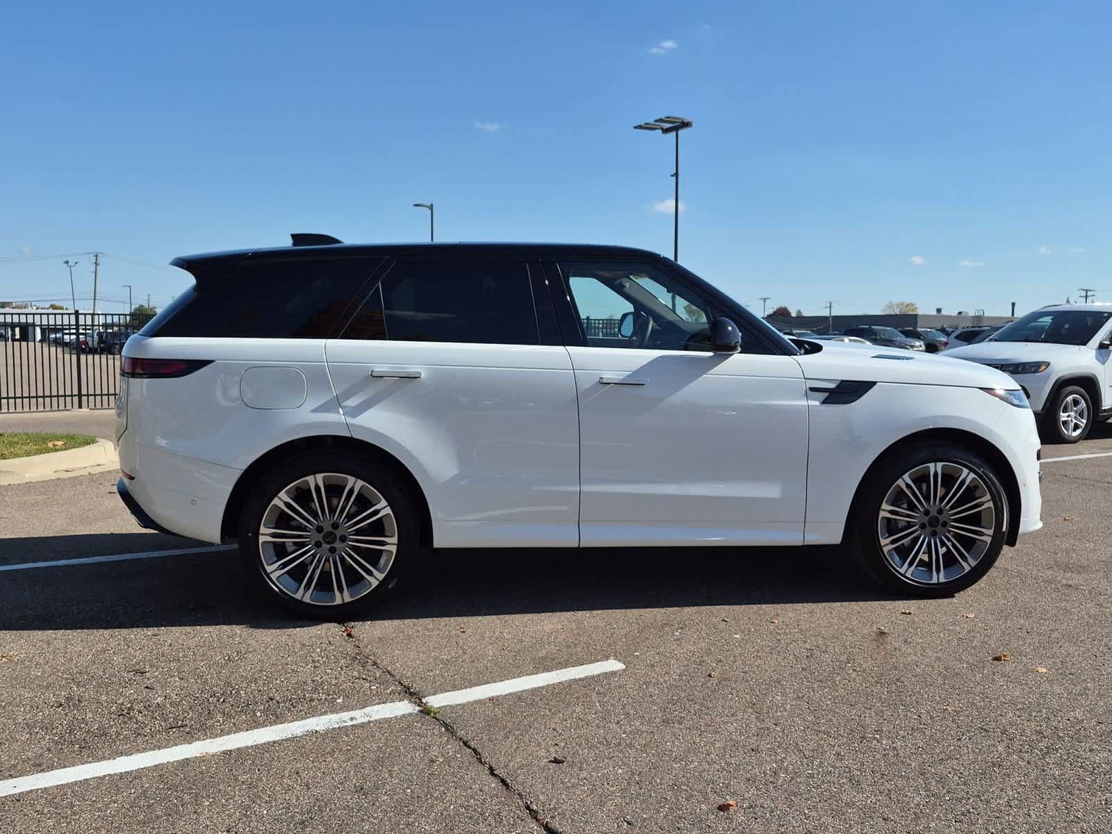 New 2027 Land Rover Range Rover Sport Dynamic SE AWD/4WD image 7