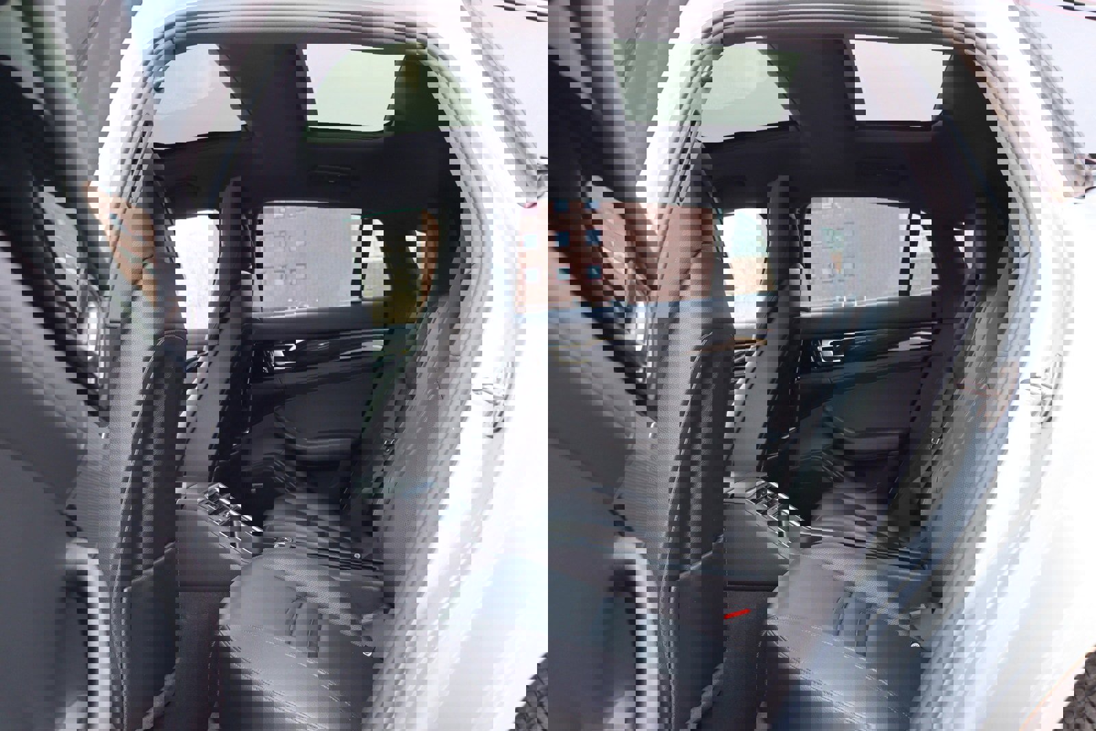 Used 2018 Porsche Panamera 4 w/ Premium Package Plus image 15