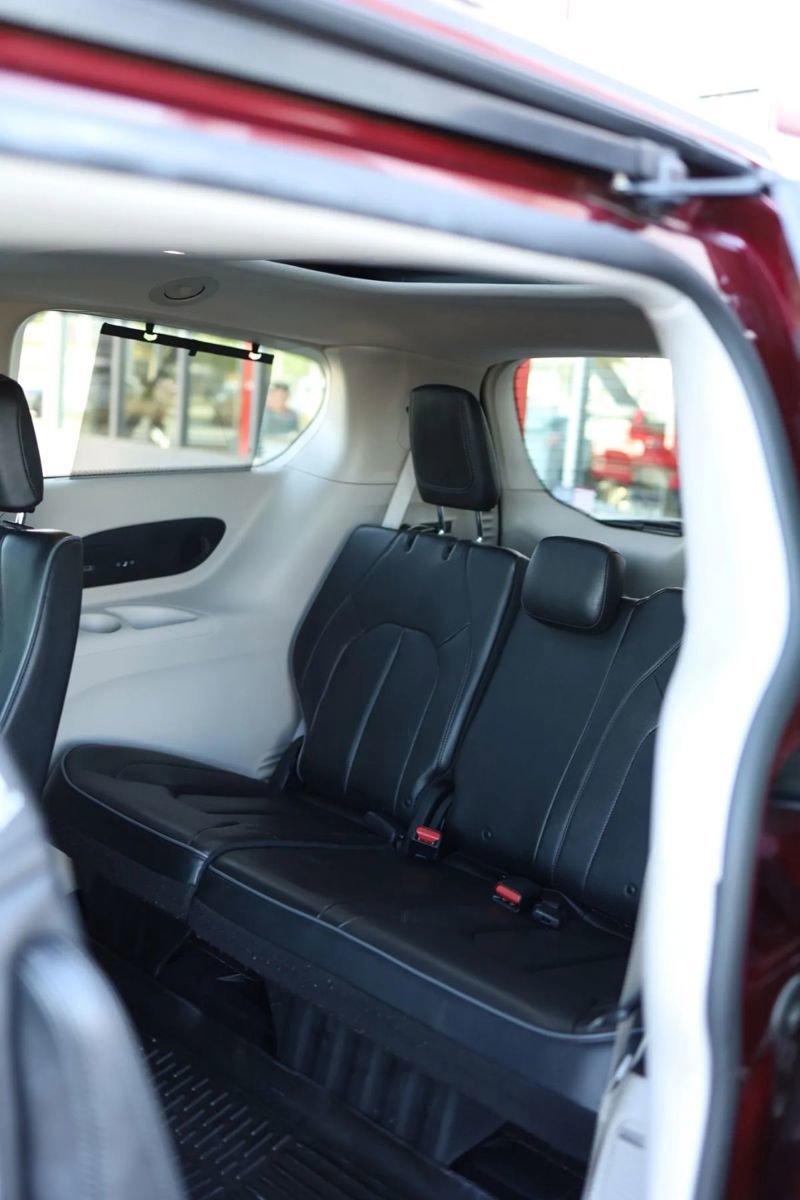 Used 2019 Chrysler Pacifica Limited FWD image 36