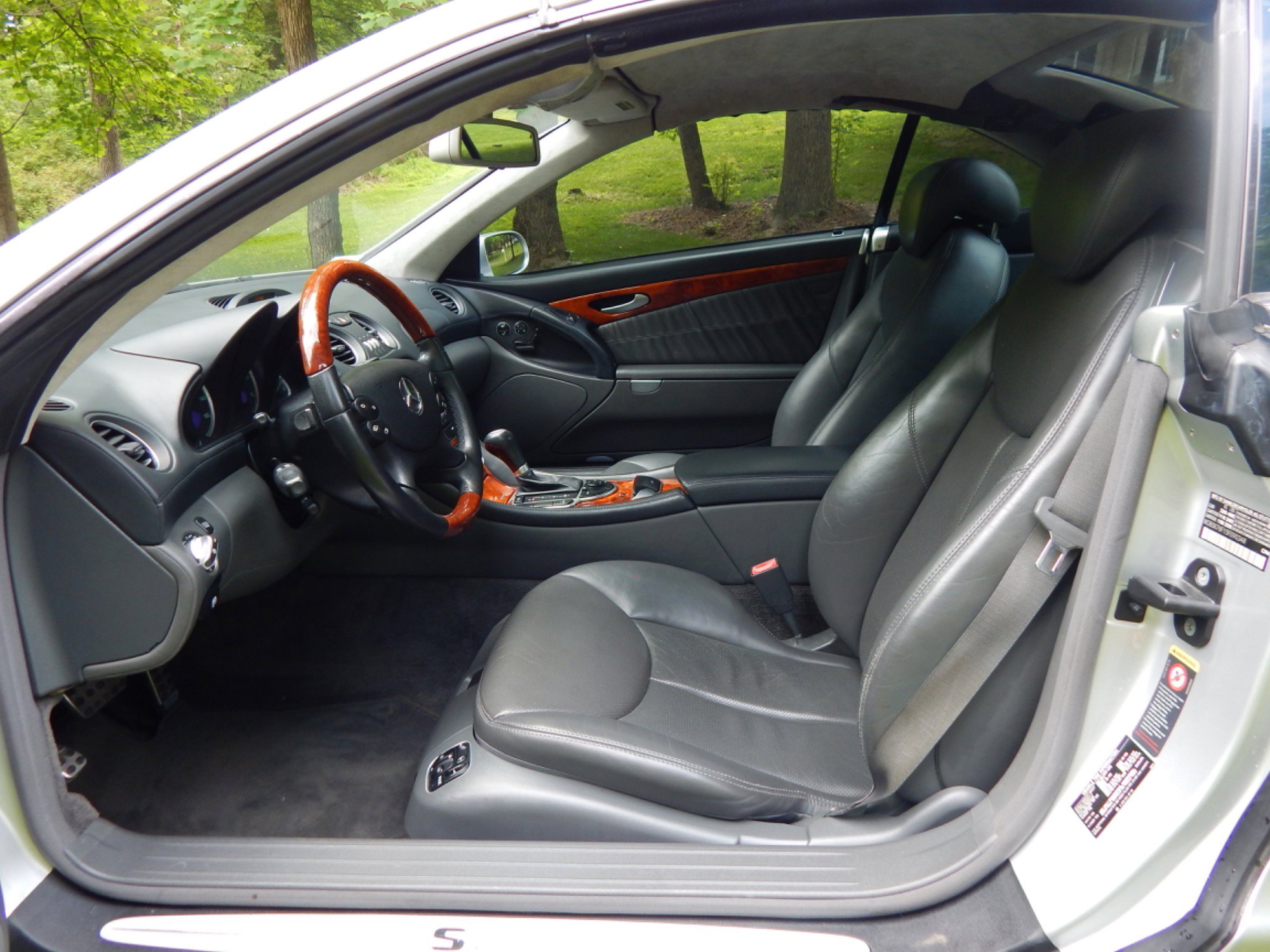 Used 2005 Mercedes-Benz SL 600 w/ AMG Sport Pkg image 16