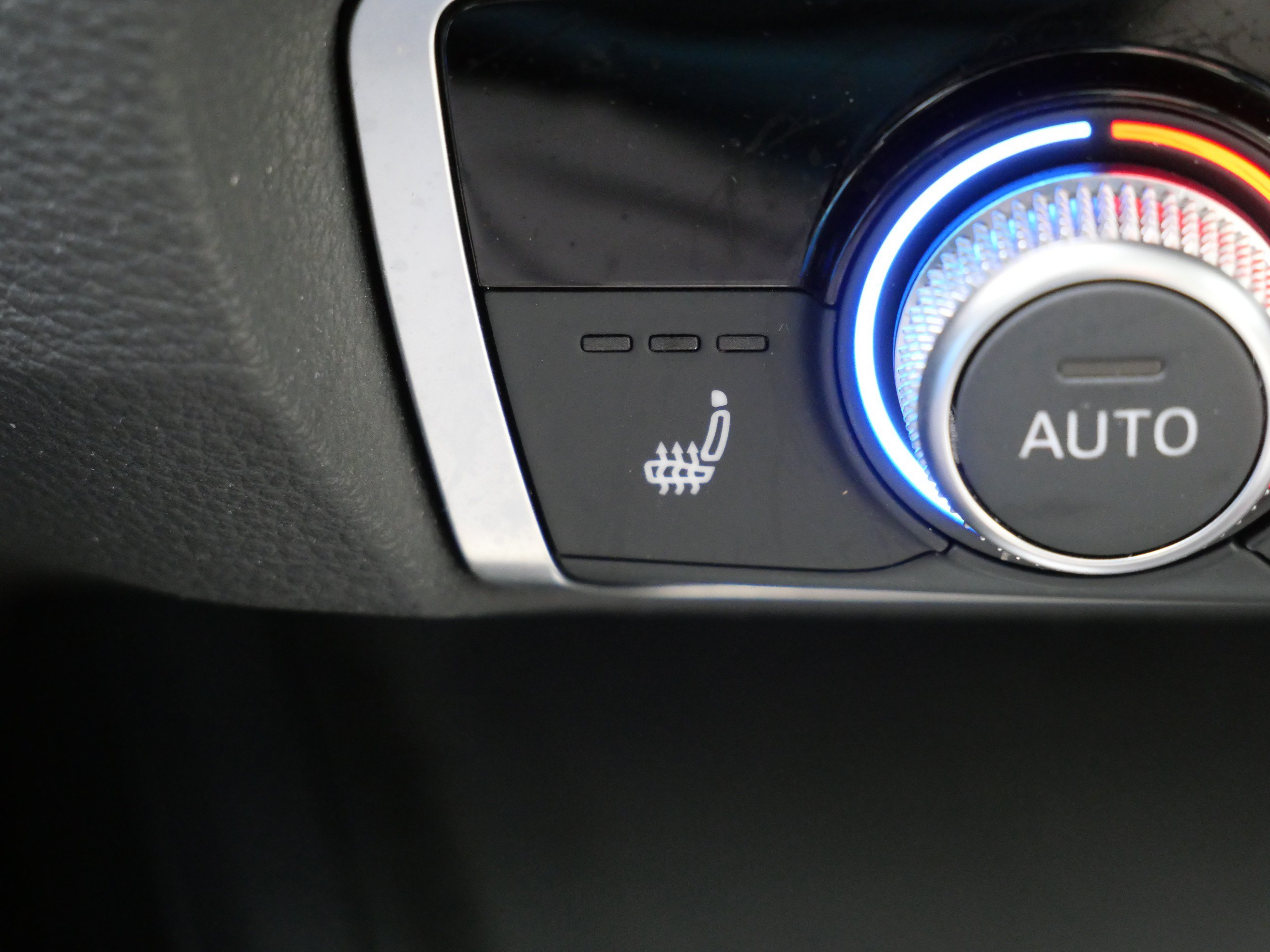 Used 2020 Audi Q3 2.0T Premium AWD/4WD image 32