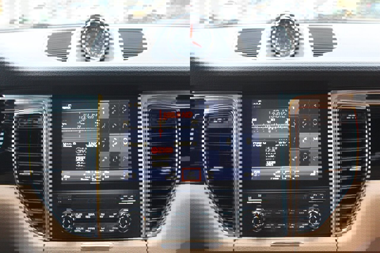 Used 2018 Porsche Macan image 7