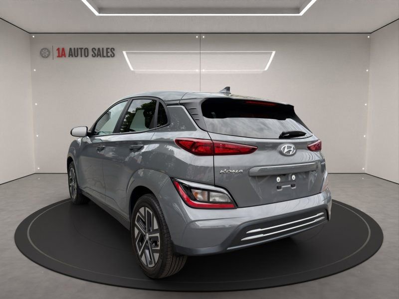 Used 2023 Hyundai Kona SE FWD image 3