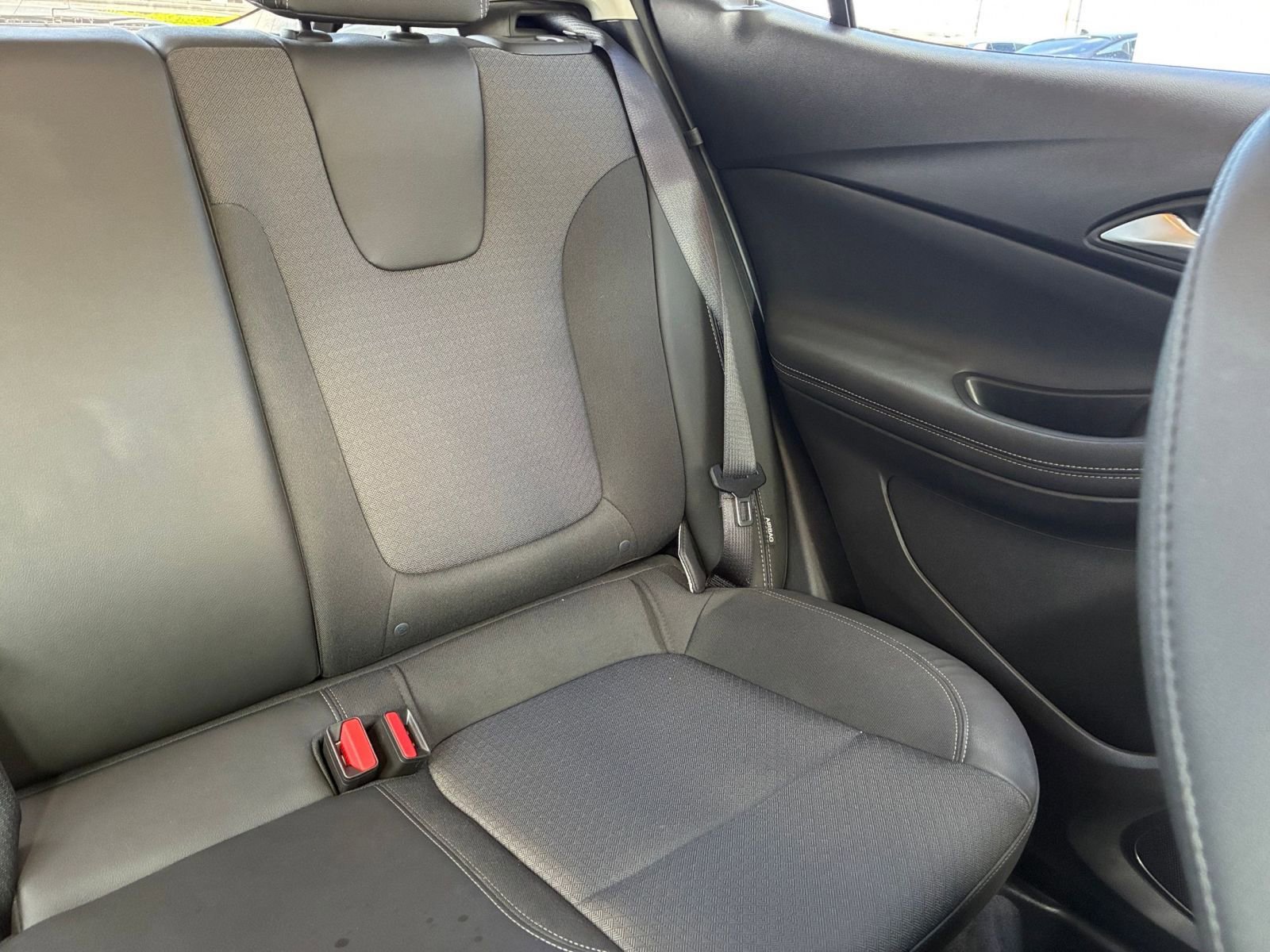 Used 2025 Buick Encore GX Preferred image 36