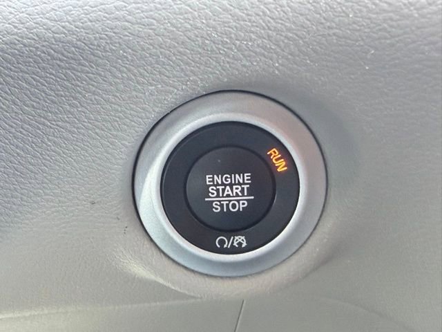 Used 2024 Chrysler Pacifica Touring-L image 19