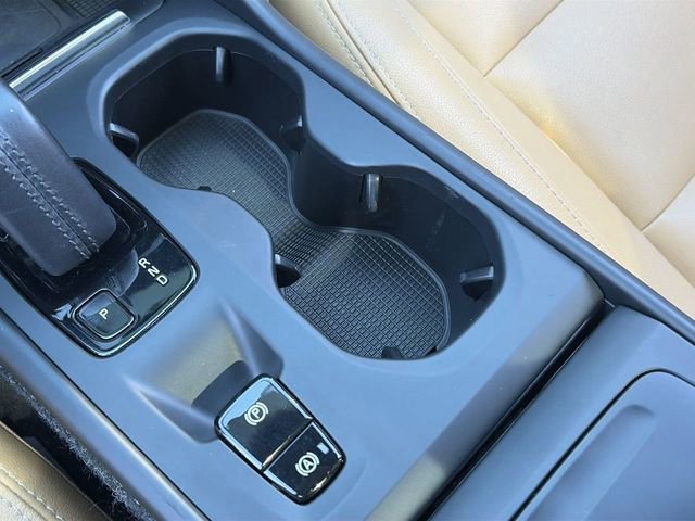 Used 2020 Volvo XC40 T5 Momentum w/ Protection Package Premier AWD/4WD image 32