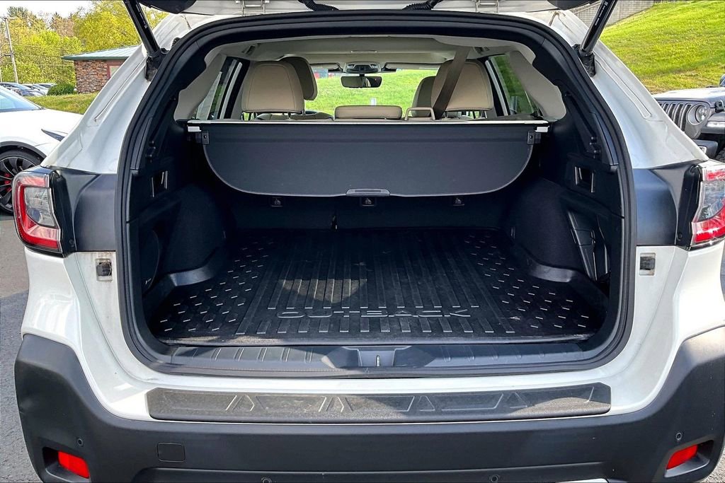 Used 2023 Subaru Outback Limited AWD/4WD image 7