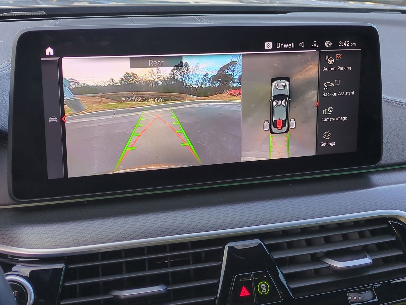 Used 2023 BMW M550i xDrive w/ Dynamic Handling Package image 25