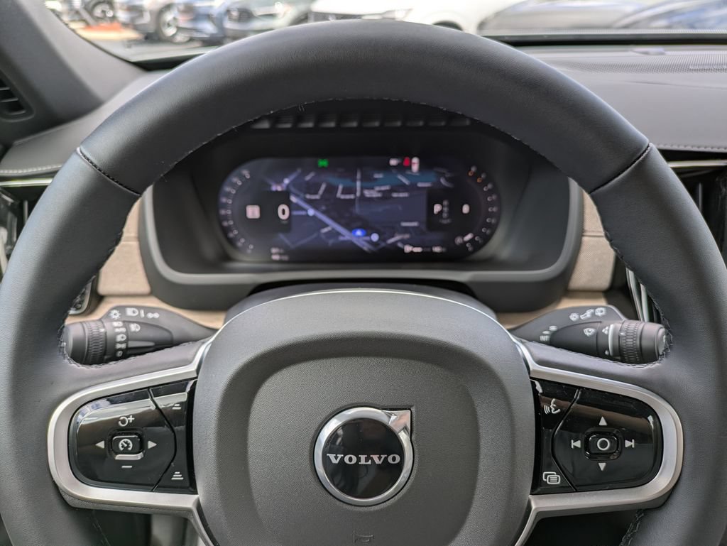 Used 2026 Volvo XC90 B6 Plus w/ Protection Package Premier AWD/4WD image 40