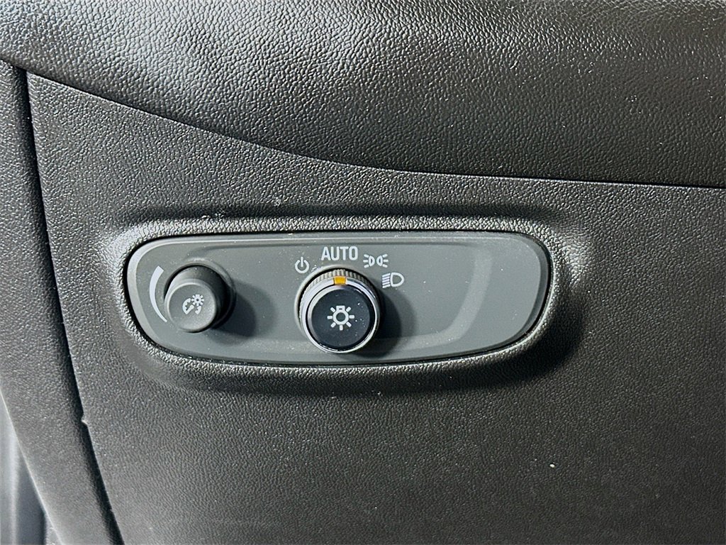 Used 2019 Chevrolet Equinox LS image 10