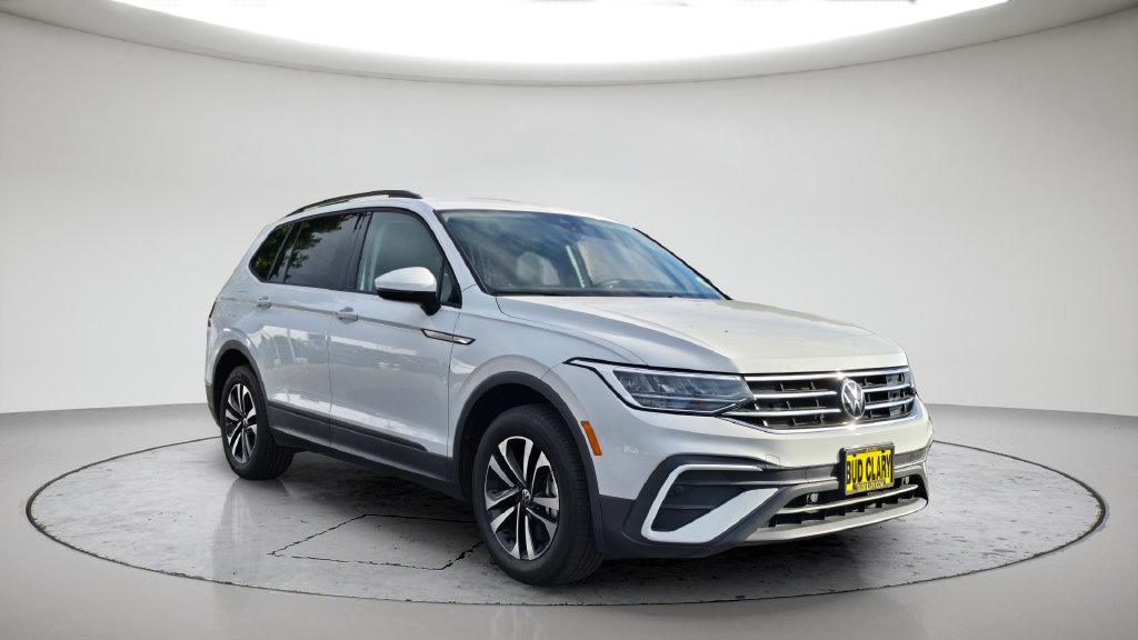 Used 2023 Volkswagen Tiguan S w/ Driver Assistance Package FWD image 3