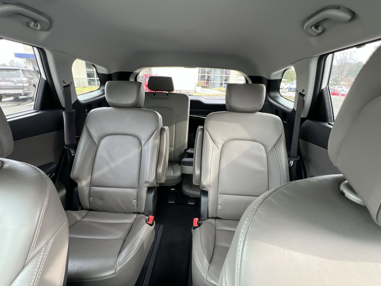 Used 2017 Hyundai Santa Fe Limited image 5