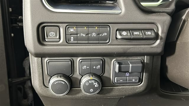 Used 2021 Chevrolet Suburban Premier w/ Premium Package RWD image 19