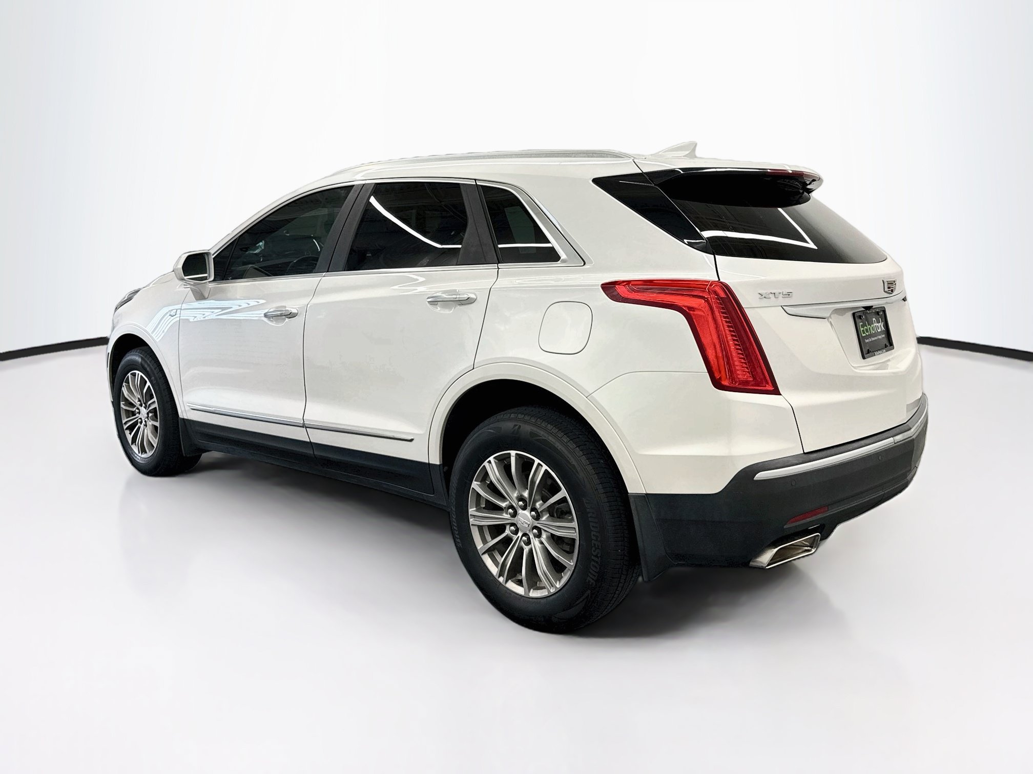Used 2017 Cadillac XT5 Luxury w/ Driver Awareness Package FWD image 5