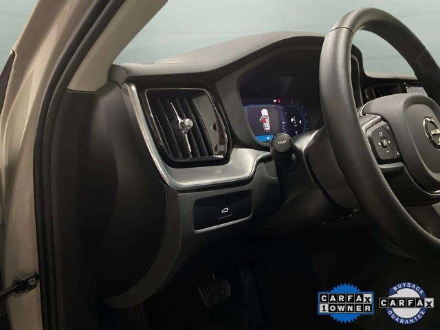 Used 2025 Volvo XC60 B5 Core image 31