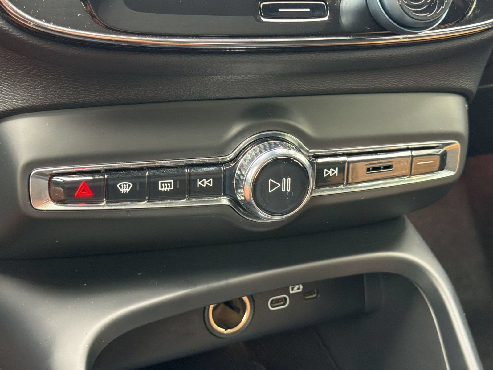 Used 2023 Volvo XC40 Recharge Ultimate AWD/4WD image 18