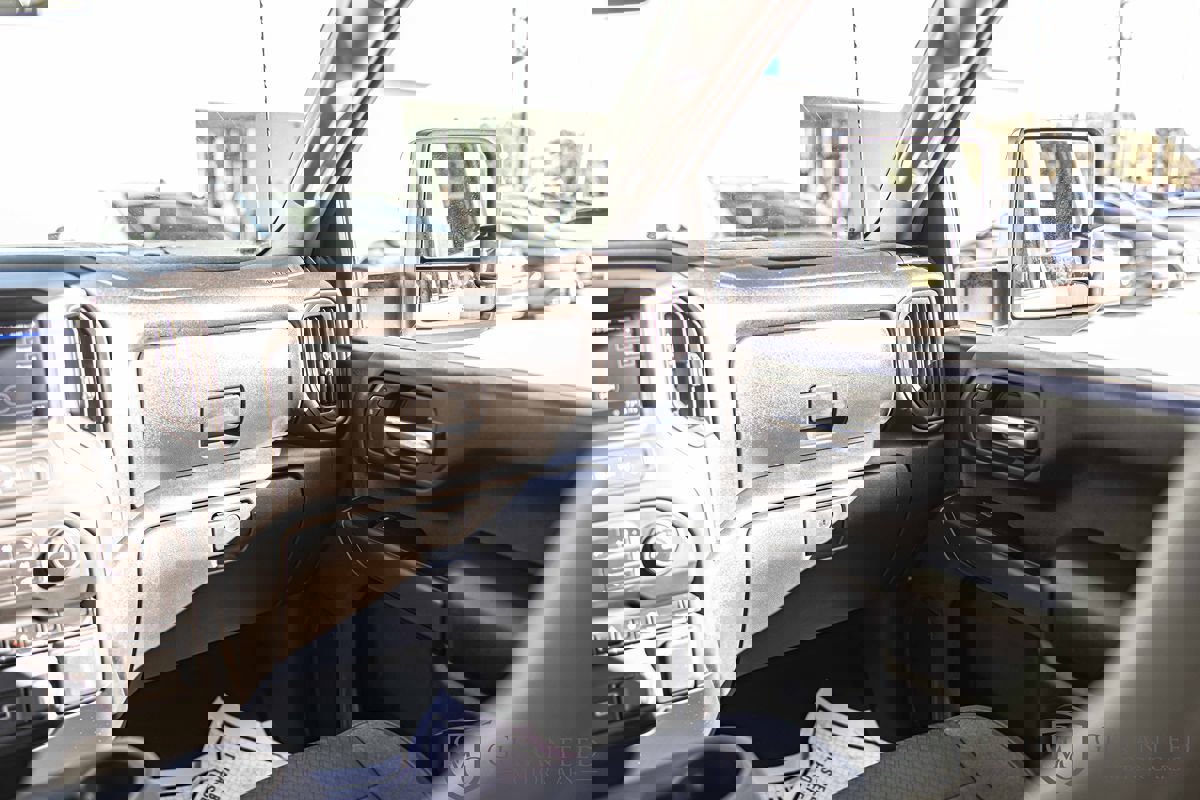 Used 2022 Chevrolet Silverado 2500 Custom w/ Custom Value Package image 33