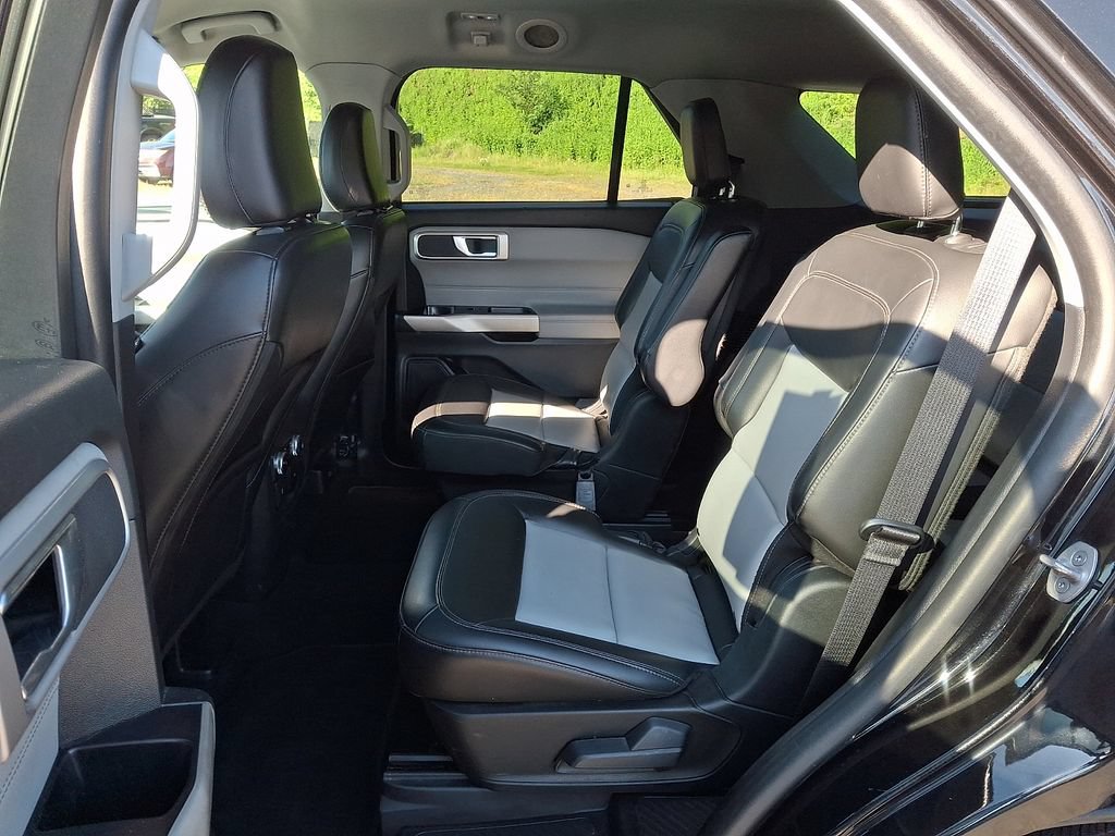 Used 2022 Ford Explorer XLT w/ Equipment Group 202A AWD/4WD image 10