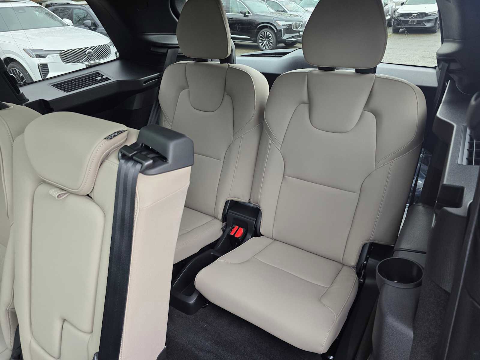 New 2026 Volvo XC90 T8 Plus w/ Protection Package Premier image 18