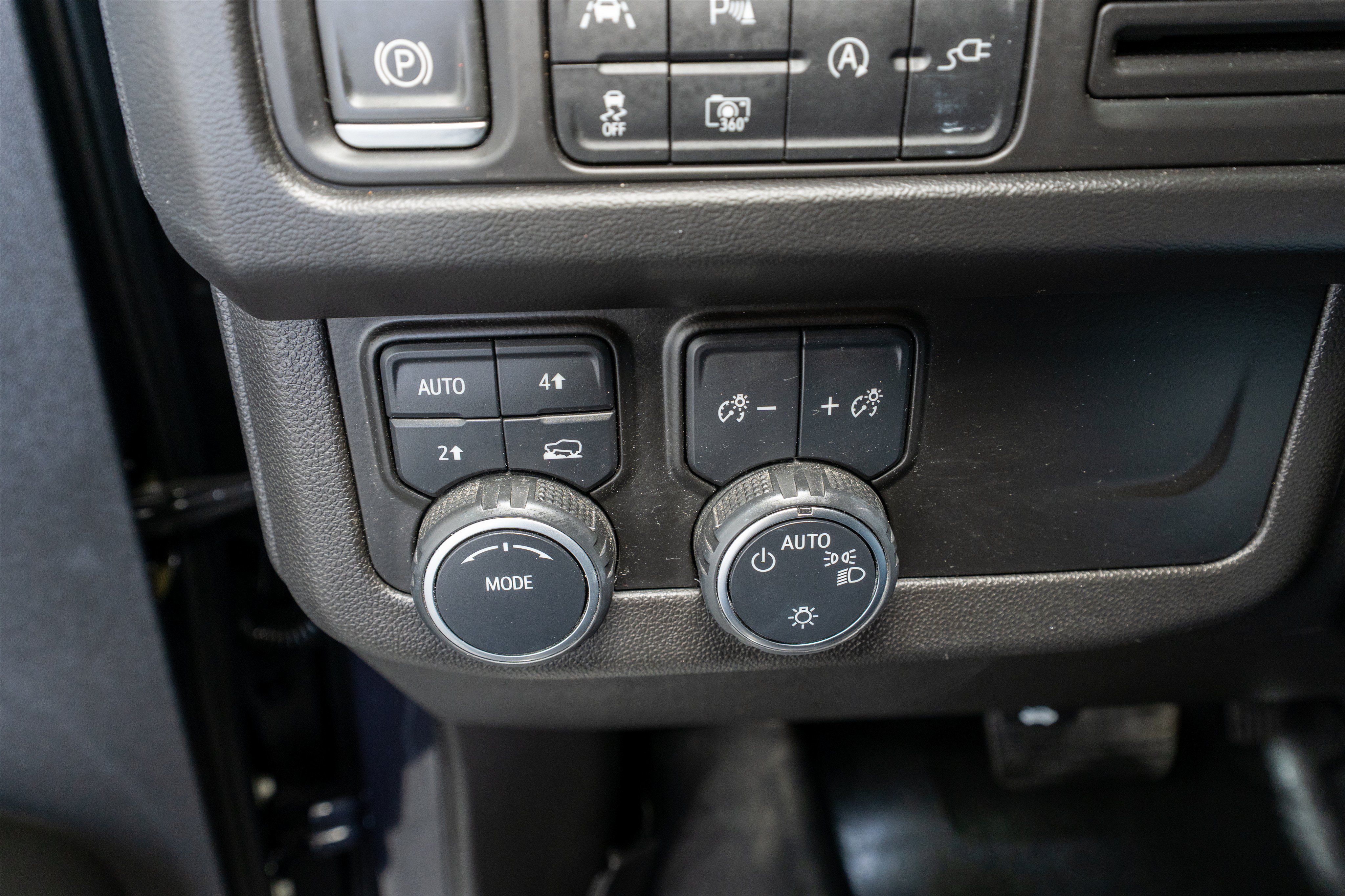 Used 2022 Chevrolet Tahoe LT w/ Luxury Package AWD/4WD image 29
