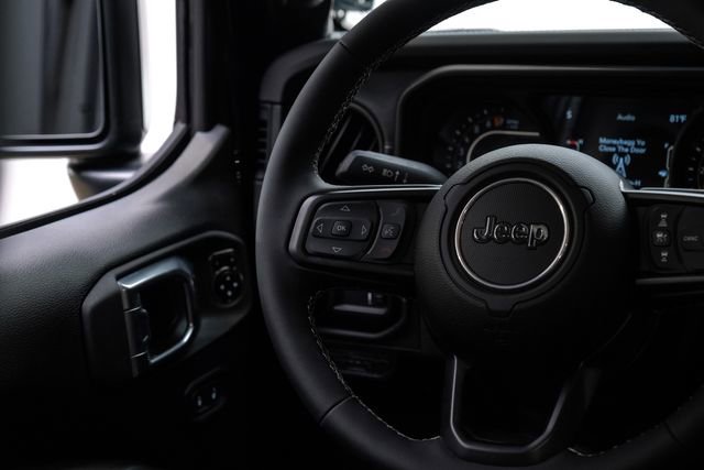 Used 2025 Jeep Gladiator Rubicon w/ Safety Group AWD/4WD image 57