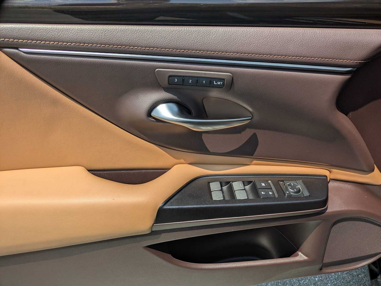 Used 2019 Lexus ES 300h w/ Premium Package FWD image 6