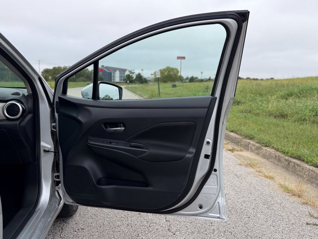 Used 2021 Nissan Versa SV FWD image 34