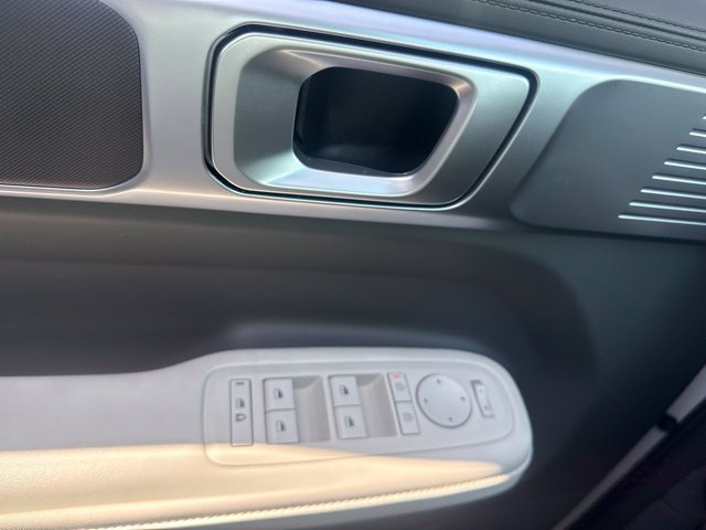 Used 2025 Hyundai Santa Fe SEL FWD image 12